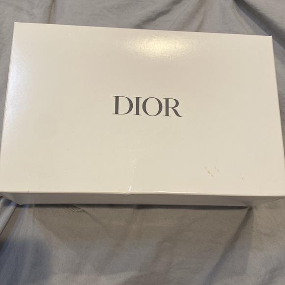 NWOT Cream Dior Cosmetic Pouch W/ Box Size 6x4x2 - Picture 3 of 9